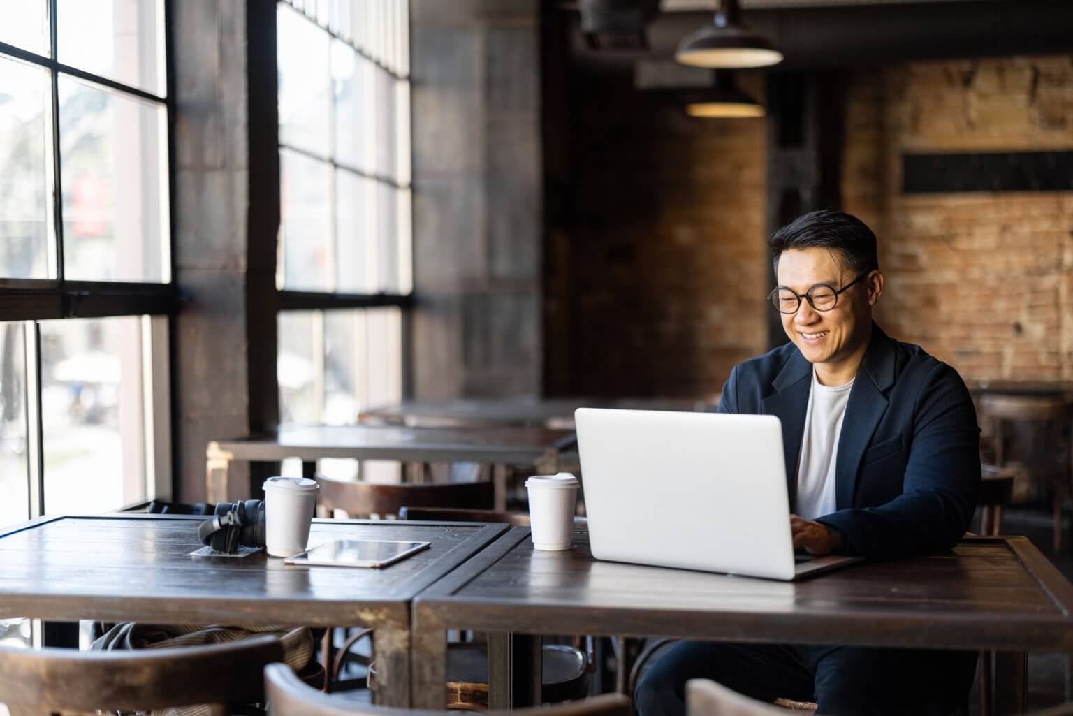 Asian,Businessman,Typing,On,Laptop,During,Work,In,Cafe ,Concept